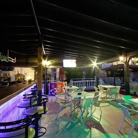 Maison 48 Aparthotel 3*