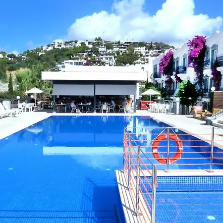 Maison 48 Apartahotel 4*