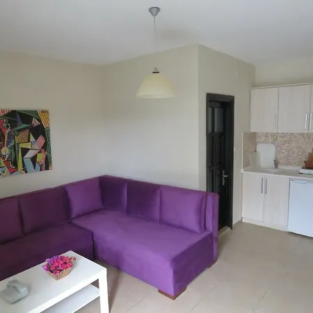 Maison 48 Aparthotel 3*